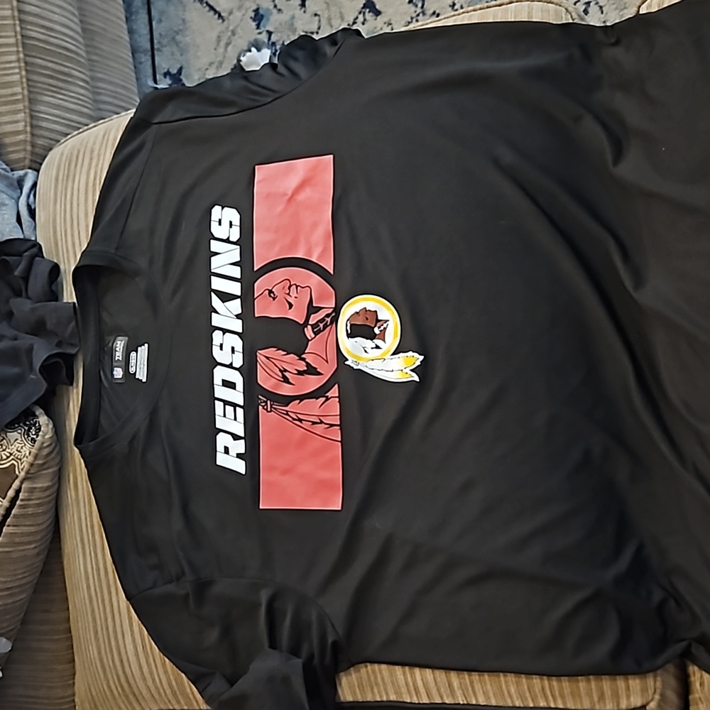 Washing Redskins shirt- NFL apparel XL